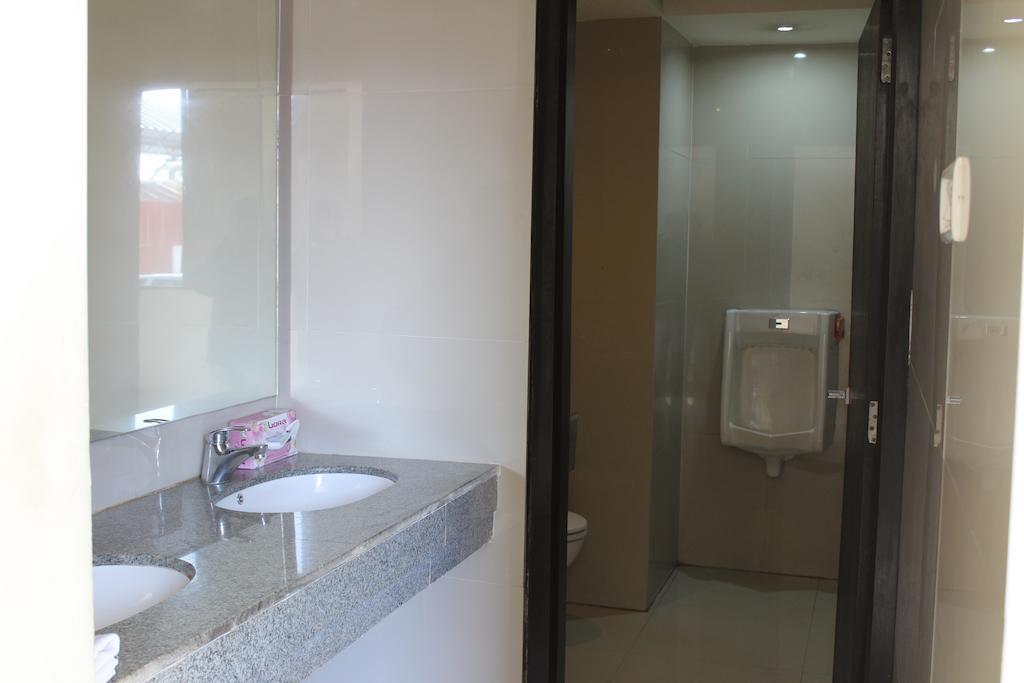 Отель Dibrugarh Club House Экстерьер фото
