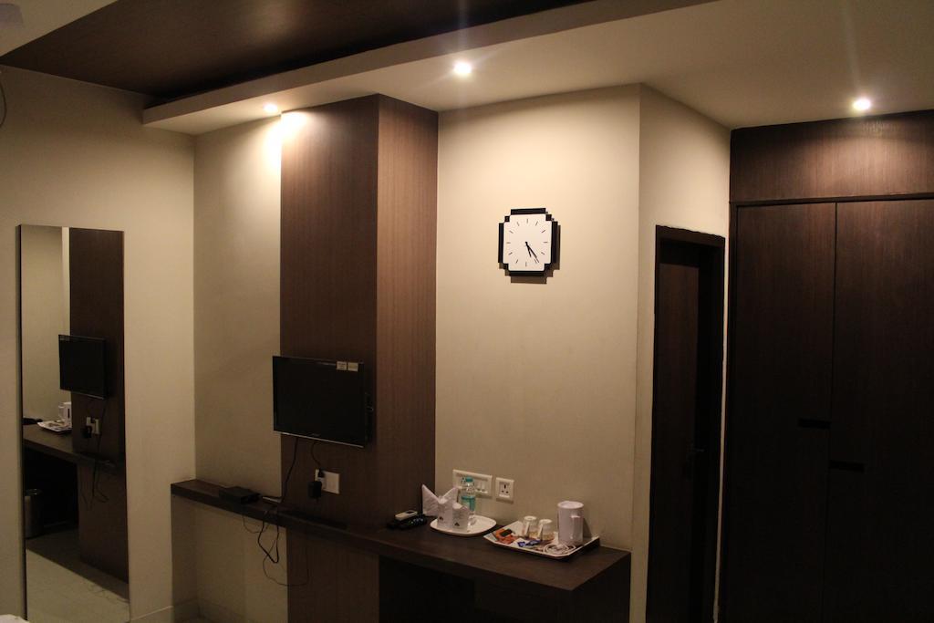 Отель Dibrugarh Club House Экстерьер фото
