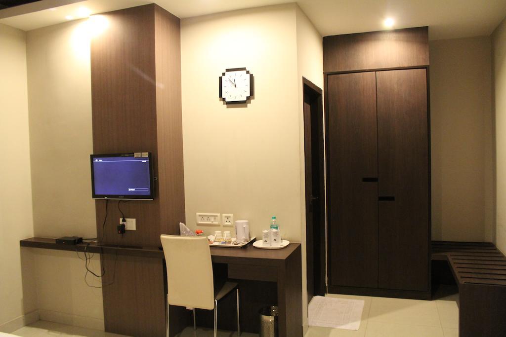 Отель Dibrugarh Club House Экстерьер фото