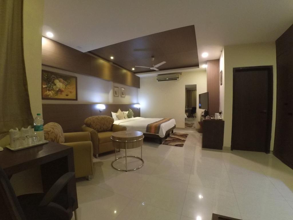 Отель Dibrugarh Club House Экстерьер фото
