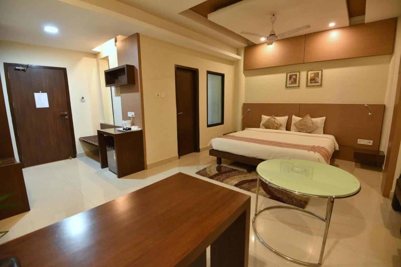 Отель Dibrugarh Club House Экстерьер фото