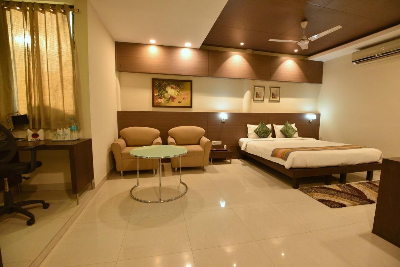 Отель Dibrugarh Club House Экстерьер фото